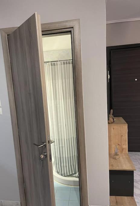 Central Modern Apartment Volos Exterior photo